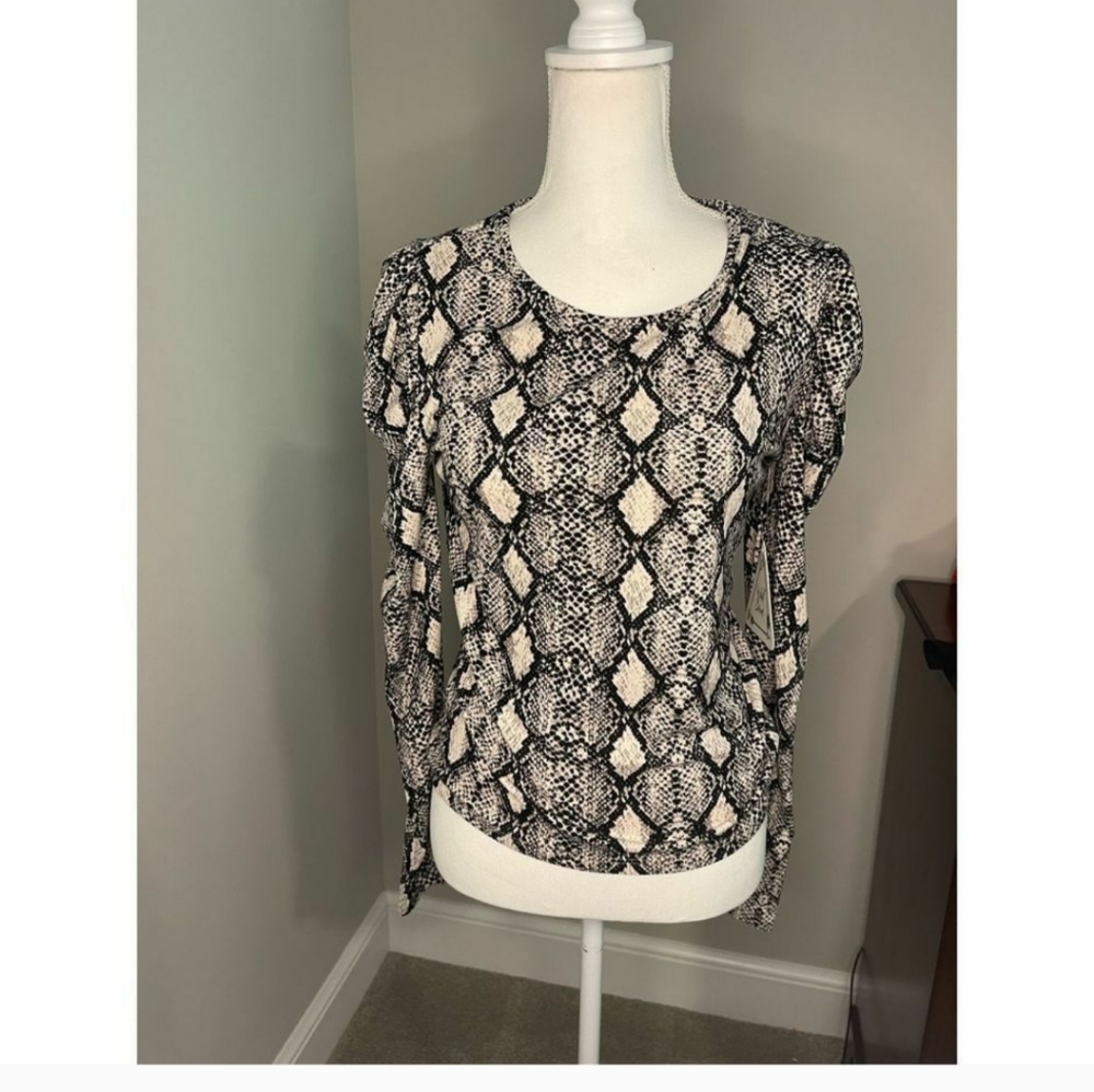 NEW Wild Love snakeskin women’s size large puff sleeve top NWT